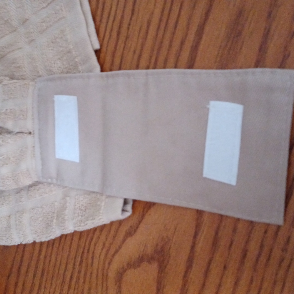 Two hand towels - Picture 2 of 3